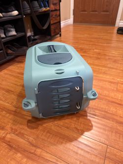 Suncast Small Pet travel carrier 19” with food/water bowl attachment.