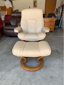 Ekornes Stressless Ambassador Recliner and Ottoman, Copenhagen