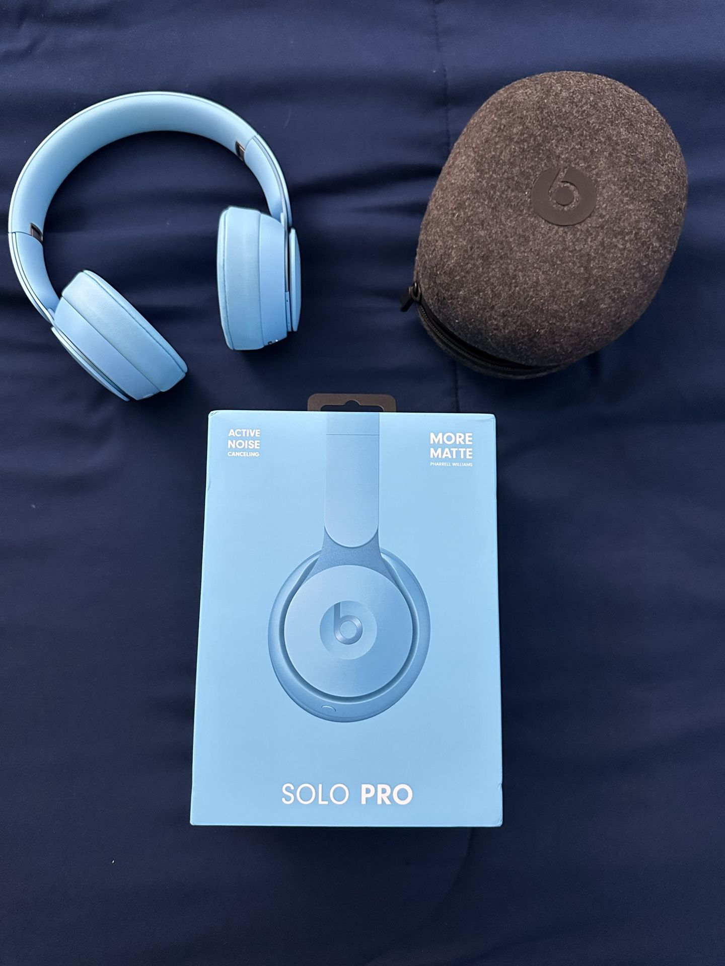 Beats Solo Pro Wireless - Light Blue Pharrell Williams