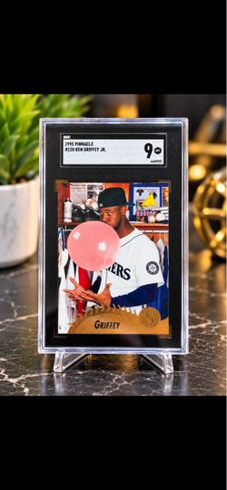 1995 Pinnacle #128 Ken Griffey Jr. SGC 9 MINT Seattle Mariners HOF Baseball Card