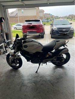 Ducati 696 only 950 miles