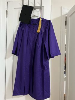 NYU Undergraduate Regalia 5 - 5’ 3”