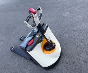 Crown Electric Pallet Jack