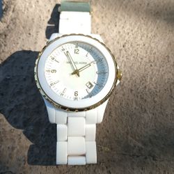 Michael Kors Mother of Pearl Face New battery Analogue plays date