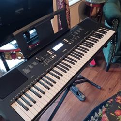 Yamaha PSR-EW310 76-Key keyboard With Power Adapter and Stand