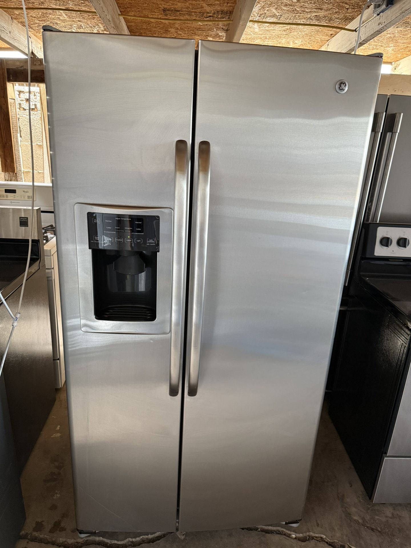 Ge Refrigerator Ice Maker And Everything Working Good