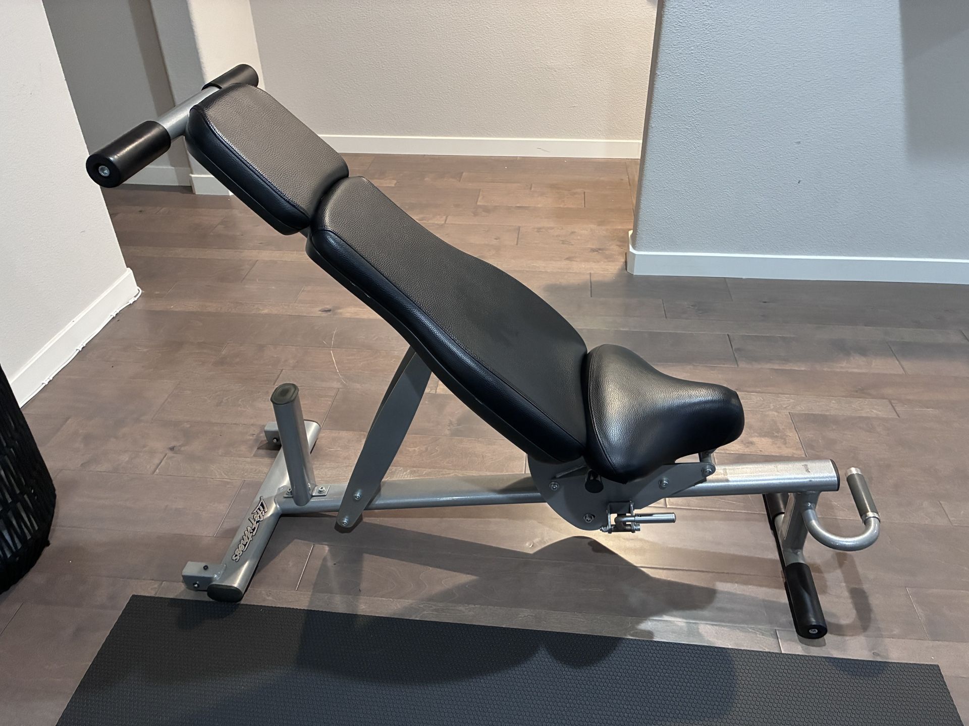 Life Fitness Incline Bench