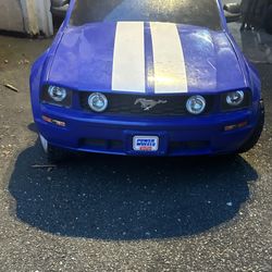 Blue Ford Mustang 5.0 12v 