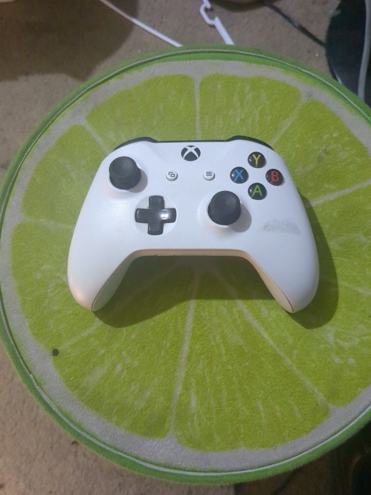 Used Xbox Controller 
