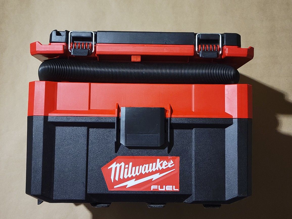 Milwaukee M18 Packout Vacuum