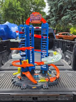 Hot Wheels Ultimate Garage playset