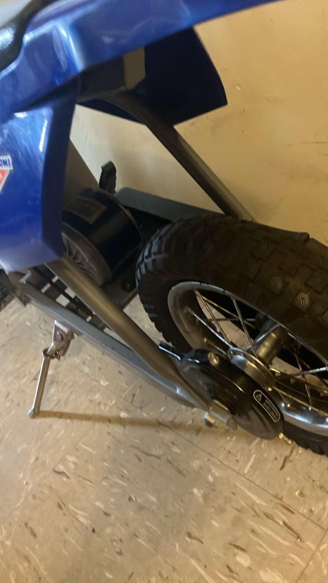 Razor Electric Dirt Bike – As-Is, Needs Repair, Charger Included