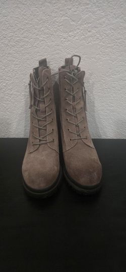 New Sz 10 Boots