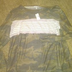 New Lightweight Sweatshirt Size 1x  From Maurices