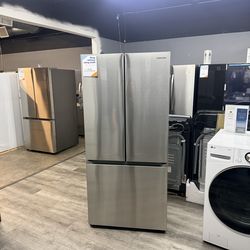🔥SAMSUNG 33”(width) STAINLESS STEEL REFRIGERATOR WITH BEVERAGE CENTER AND ICE MAKER🔥