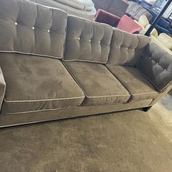 GOOD COUCH FREE DELIVERY 🚚 