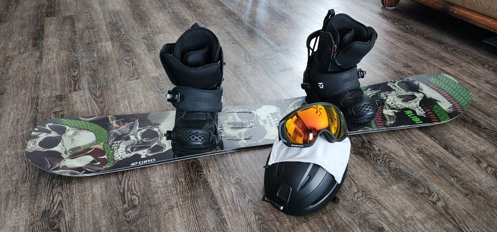 Alibi Sicter HB Rocker 154cm Snowboard with Union Bindings Dakine Stomp Pad, Oakley Goggles, Giro MIPS Helmet, ThirtyTwo Boots.