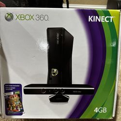 Xbox 360 W/ Kinect + 6 Games 