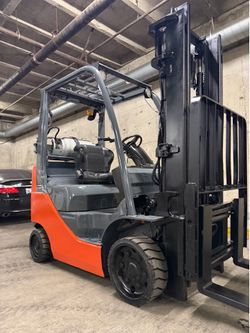 TOYOTA MODEL 8, latest model 4500 lb,2 stage, side shift