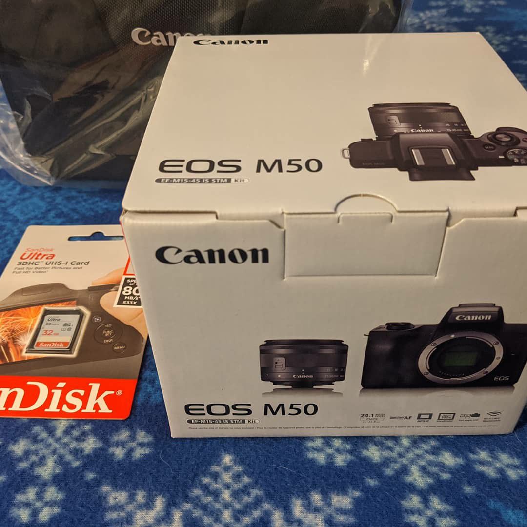 Canon M50 mirrorless camera with 15-45mm lens, 32gb card, and camera bag