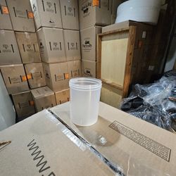 FREE PLASTIC CUPS NO LID