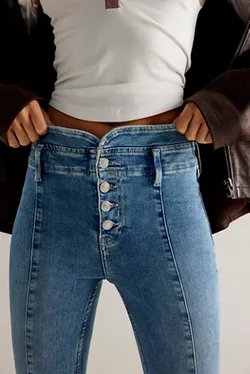 Free People After Dark Mid-Rise Flare Jeans – Size 29