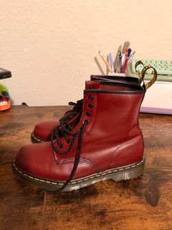 Dr. Martens 1460 Burgundy/Oxblood Boots Women’s 9 / Men’s 8 – Like New