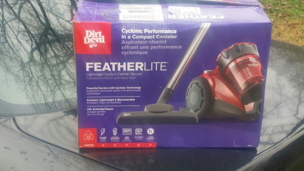 Dirt Devil Cyclone featherweight vacuum cleaner
