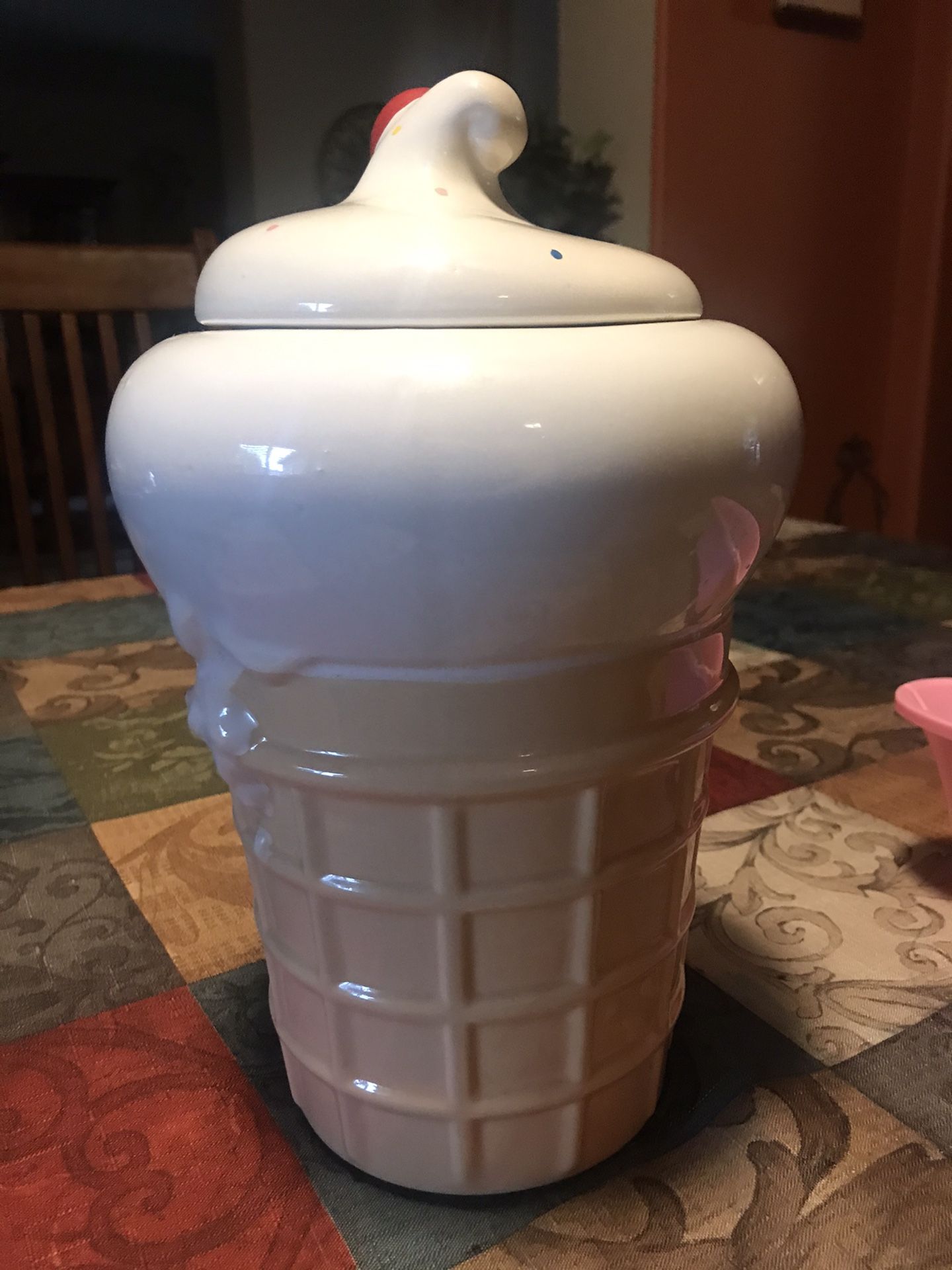 Cookie jar