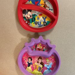 Like New Plastic Kids Sections Dinner Plates Play Squad & Princesses