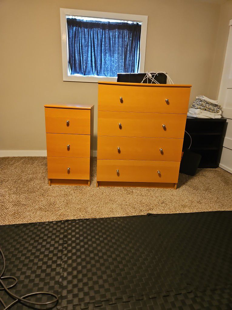 Ikea dresser and side drawers 