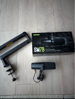 SHURE SM7B PODCAST MICROPHONE