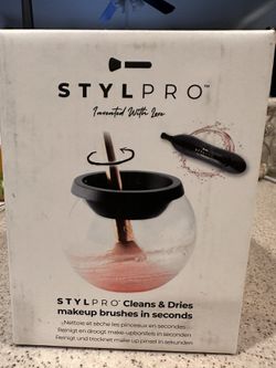 Cleans & Dries Makeup Brushes