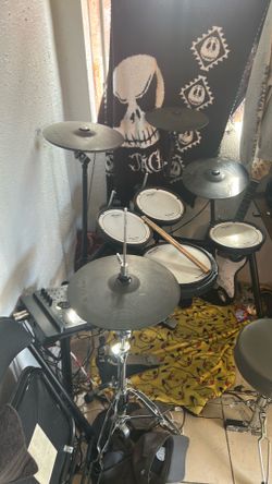 TD-17KDV E drums WITH HI HAT STAND MOD