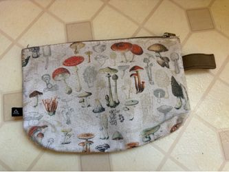 Free Mushroom Zipper Bag