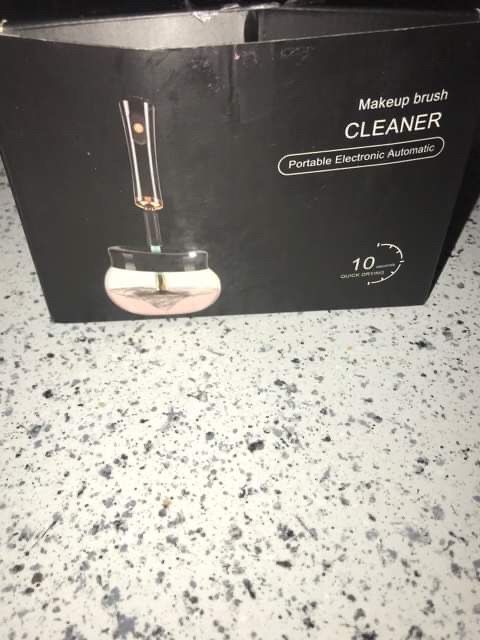 Makeup brush cleaner