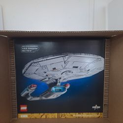 Lego 10356 Star Trek: U.S.S. Enterprise NCC-1701-D with 9 Mini Figures.  In Hand