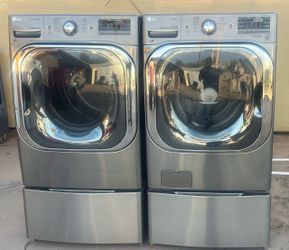 LG Front Load Washer and electric Dryer Set