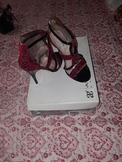 Tengo en venta estás zapatillas unas nuevas otras 1 puesta son talla 7
