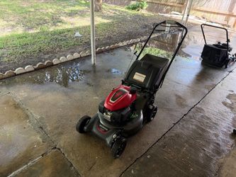 Honda Gas-Powered Push Lawn Mower