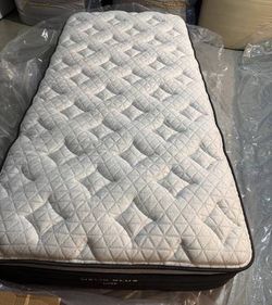 Helix Plus Luxe Twin XL Mattress - Like New Condition