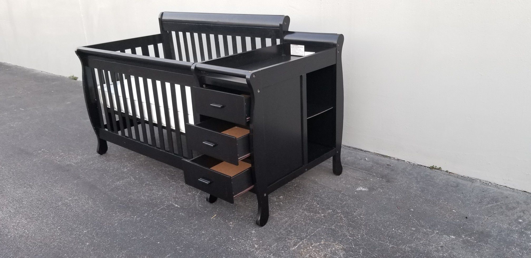 4 IN 1 BABY CRIB CONVERTIBLE WITH 3 DRAWERS AND SHELF ON THE SIDE WITH MATTRESS INCLUDED