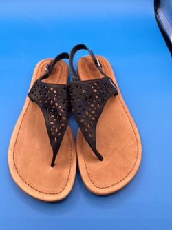 UGG women’s black thong sandals size 7
