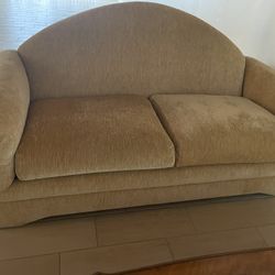 2 BEAUTIFUL COUCHES WITH 2 NIGHTSTANDS TABLE AND ONE COFFEE TABLE 5 PIECES 