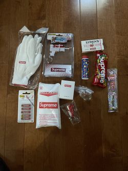 Supreme Accesories 