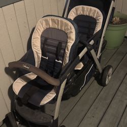 Double Stroller Black/Silver Chicco, does not have a Canopy or sunshade. USED