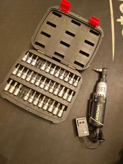 HARDLY NEVER USED HUSKYS TOOLS..RACHET DRILL WITH SOCKETS SET..PICK UP IN BLOOMINGTON..TEST IT BEFORE YOU BUY IT...CHECK OUT MY PAGE FOR MORE ✔️ ✅️