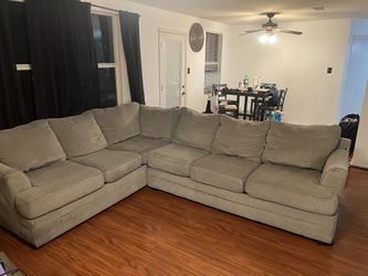 Sectional Couch (Broyhill)