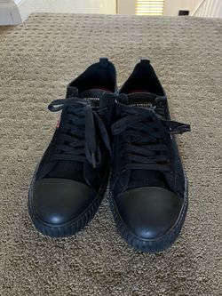 Mens Levi’s black canvas sneakers