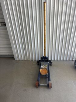 Hein-Werner Automotive 3-ton hydraulic floor jack